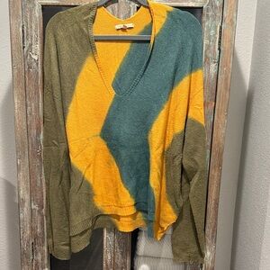 Tempo Paris Green and Yellow V-Neck Sweater